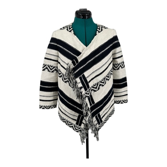 Bershka OUTERWEAR Cardigan Ethno Style with Fringes and cascading open front. - Picture 4 of 6